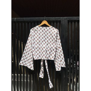 Chemisier en mousseline blanc à imprimé fruits pour femme, coupe ample, col en V, manches kimono, idéal printemps-été - Product Image 4