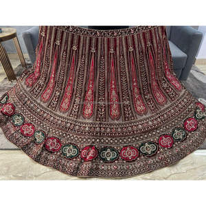 Lehenga de terciopelo de lujo con trabajo de pasta cortada Jarkan pesada en estilo Rajwadi doble puede caber 3,5 M Flair 1,2 M Choli Dupatta - Product Image 1