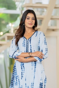 ชุดคุรตะผ้าฝ้ายแท้ย้อมสีสำหรับผู้หญิง พร้อมกางเกงขายาว - Product Image 4