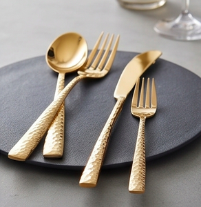 Ensemble de couverts en or martelé, finition mate, résistant à la rouille, en métal, idéal pour les mariages, style glamour et usage hôtelier - Product Image 1