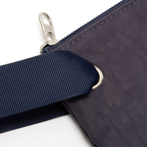 Bolsa de cosméticos de nailon portátil de moda Resistente al agua y cierre de cremallera para uso diario Almacenamiento de maquillaje - Product Image 5