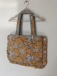 Sac fourre-tout pour ordinateur portable en coton à motif floral avec volants, matelassé, décontracté, à porter à l'épaule, pour usage quotidien, style portable, provenant du Rajasthan - Product Image 3