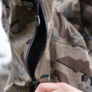 Veste de chasse personnalisée unisexe imperméable coupe-vent en polyester camouflage subalpin à perles, veste softshell à capuche, équipement tactique d'extérieur - Product Image 4