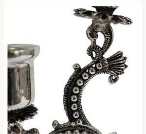 Candelabro de metal plateado, base redonda, diseño ornamentado, decoración del hogar, duradero - Product Image 4