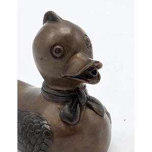 Adorno Decorativo de Metal, Pato Bebé de Bronce, Objeto Decorativo para Jardín o Patio, Hecho a Mano - Product Image 2