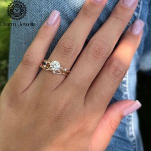 Anillo de Compromiso de Moissanita con Corte Cojín para Mujer Charm Jewells, Engaste Clásico de Garras, de 0.5ct a 3.0ct, Plata, Certificado IGI - Product Image 5