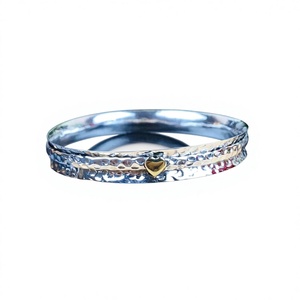Brazalete de Plata de Ley 925 con corazón, joyería fina, brazalete de diseño martillado, regalo de San Valentín, ropa de fiesta para mujer, brazalete hecho a mano - Product Image 1
