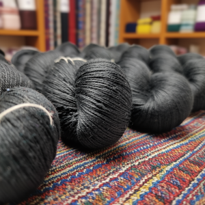 Fil de Soie de Mûrier 600m 100g 3 Brins Noir Tricotage Fin Tissage Vente en Gros Inde - Product Image 3