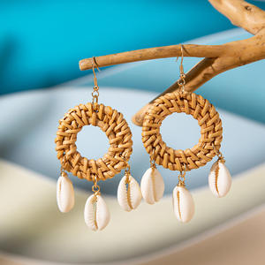 Pendientes Colgantes Geométricos de Rafia Trenzada Hechos a Mano Estilo Boho, Regalos de Verano, Pendientes de Concha Marina de Moda para Mujer - Product Image 1