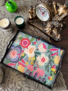 Plateau de service en bois fait main avec décorations florales Mina, plateau décoratif pour le petit-déjeuner, le thé et le café avec poignées pour la décoration de la maison, de la cuisine et de la table - Product Image 2