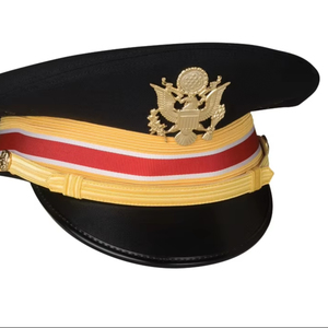 Casquette de cérémonie de haute qualité avec cordon blanc et or, visière noire et emblème - Product Image 1
