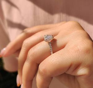 Bague de fiançailles pour femme en diamant de laboratoire certifié IGI, forme cœur, 2,00 à 5,00 carats, sertissage halo pavé, or 14K/18K, PT950/S925 - Product Image 3