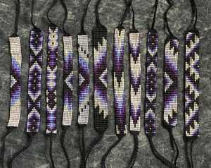 NOUSHAD HANDICRAFTS Pulsera de Cuentas Hecha a Mano, Diseño Zigzag Negro, Amarillo y Plateado, Cuentas de Piedra, Joyería Certificada IGI, Uttar Pradesh - Product Image 6