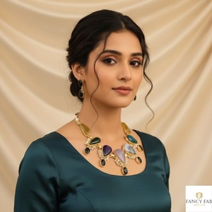 Ensemble collier et boucles d'oreilles multi-pierres, collier statement en or avec perles, boucles d'oreilles pendantes en onyx noir, bijoux pour demoiselles d'honneur - Product Image 4