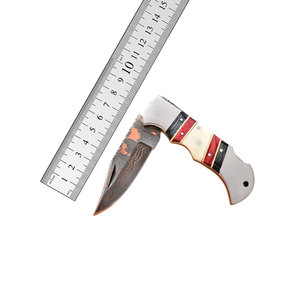Couteau de poche pliant artisanal en cuivre et acier Damas gravé sur mesure, idéal pour le camping et la chasse – Vente chaude OEM - Product Image 1