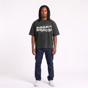 T-shirt personnalisé noir pour homme à manches courtes avec logo fil barbelé, style urbain, coupe classique, col rond, en jersey de coton imprimé - Product Image 4