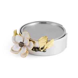 Juego de posavasos de metal con acabado plateado de estilo lujoso con soporte decorativo de flores doradas, ideal para decoración del hogar, regalos o entretenimiento. - Product Image 1