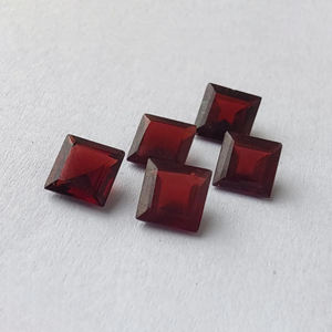 Gema de Granate Natural AAA+ con Corte Facetado y Calibrado en Forma Cuadrada |   Piedras Sueltas para Joyería, Disponibles en Todos los Tamaños - Product Image 3