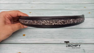 Diadema de Cuero Negro de Lujo para Caballo con Cristales de Plata y Diamantes de Imitación |   Caja de embalaje acolchada curva para bridas ecuestres de tamaño personalizado - Product Image 4