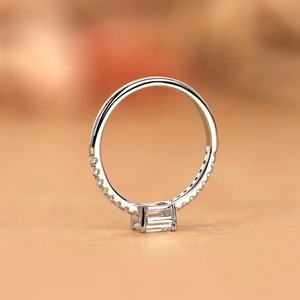 Anillo de Mujer Elegante y Lujoso con Diamante Solitario Lapidado en Oro Sólido de 14K, Certificado IGI, Disponible en Blanco, Amarillo y Rosa - Product Image 4