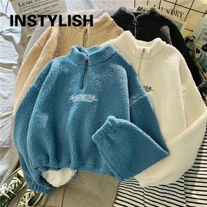 Sudadera con capucha de forro polar para mujer, estilo urbano, de invierno, con bordado de letras, manga corta, cordón ajustable, elegante, con frente de terciopelo afelpado - Product Image 4