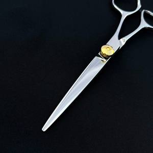 Ciseaux à cheveux droits professionnels de 6 pouces pour droitier Lame incurvée tranchante en acier inoxydable VG10 pour la coupe de cheveux Poignée en acier - Product Image 5