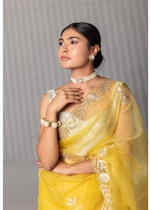 Sari KV Zari Jaipuri en viscose jaune et organza avec broderie Gotta traditionnelle et chemisier non cousu pour les fêtes - Product Image 3