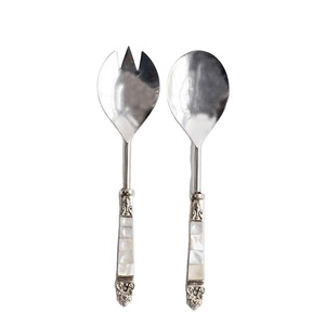 Ensemble de 3 couverts en acier inoxydable plaqué or avec finition miroir, parfait pour les ustensiles de cuisine, les desserts et les repas élégants. - Product Image 2