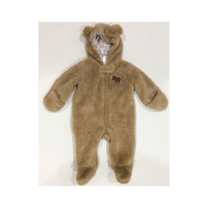 Lindo pelele marrón de piel sintética para bebé con capucha y detalles de orejas para uso invernal en bebés. - Product Image 6