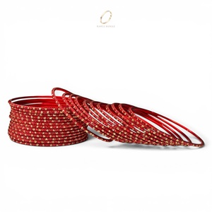 Pulsera de Acero Inoxidable para Mujer, Antideslustre, en Rojo Intenso con Superficie Texturizada y Cristales Chapados en Oro, Precio al por Mayor - Product Image 3