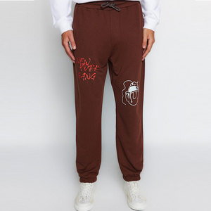 Pantalon de jogging pour homme marron, imprimé 'New York Gang', style Hip Hop, coupe droite, tissé foncé, taille élastique, décontracté, coupe ample, poids moyen, automne - Product Image 1