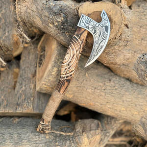Hache Viking artisanale de qualité industrielle au design nordique, lame en acier au carbone, manche en bois sculpté, pour le camping en plein air, la chasse, la survie - Product Image 4