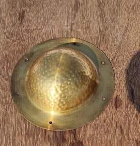 Escudo Redondo de Latón Pulido Estilo Medieval con Diseño Artesanal para Pared, Halloween, 8 Pulgadas - Product Image 2