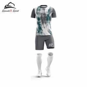 Uniformes de football personnalisés 100% polyester, logo personnalisé, fabricant OEM ODM - Product Image 3