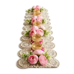 Chemin de table en tapisserie florale dorée avec des roses roses et un design perlé pour la décoration de mariage et de la maison - Product Image 4