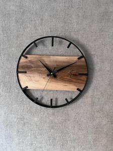 Reloj de Escritorio de Madera Minimalista Hecho a Mano con Diseño de Doble Cara, Pantalla LED Solar LUMINOVA, Juego de Tres Piezas - Product Image 3