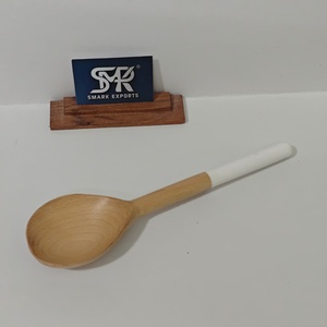 Cuillère de cuisine en bois faite à la main avec manche en résine blanche, cuillère de service en bois de hêtre naturel, ustensile de cuisine écologique - Product Image 4