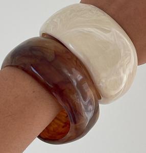 Collection de bracelets en résine imperméable de qualité supérieure pour femmes, finition brillante, légers, couleurs personnalisées, bijoux tendance, idéaux pour offrir - Product Image 3