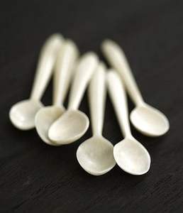 ¿Podría remitirnos una cotización para su cuchara artesanal de hueso de búfalo natural de 5 mm, no tóxica, duradera, ecológica y pulida? - Product Image 5