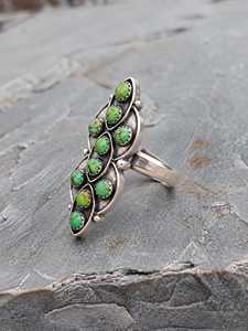 Anillo largo de plata de ley 925 chapado en plata, hecho a mano, con turquesa verde y múltiples piedras, estilo suroeste, con diseño de escudo, venta al por mayor - Product Image 4