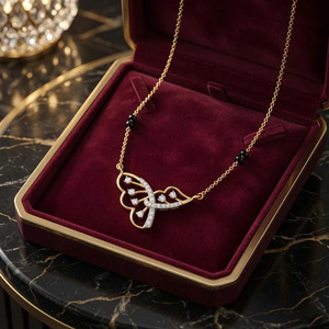Collier Mangalsutra asymétrique en forme de papillon ailé avec diamants - Product Image 4