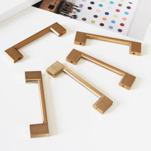 Tirador de Barra Contemporáneo de Aleación de Zinc para Cajones y Armarios, Acabado Champán, Fácil Instalación, Muebles de Sala - Product Image 1