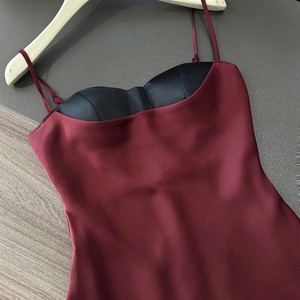 Robe longue sans manches en satin bordeaux pour femme, taille naturelle et bustier contrastant noir – Vente en gros - Product Image 5