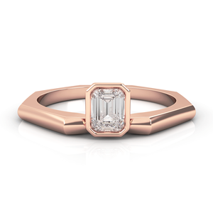 Anillo de Plata de Ley 925 con Moissanita Corte Esmeralda y Diamantes Engastados en Bisel, Banda Hexagonal, Regalo Romántico para Pedida de Mano - Product Image 2