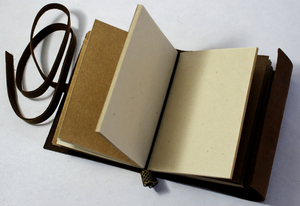 Agenda en cuir de poche avec boucle pour stylo et porte-cartes, motif Bouddha en relief, design exclusif, pour étudiant, type Moleskine - Product Image 4