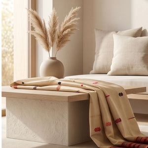 Sari en soie Tussah fait main, couleur naturelle, tissu satiné avec pièce de blouse non cousue et pompons décoratifs - Product Image 2
