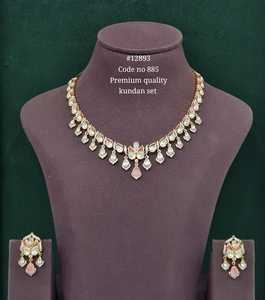 Collier et boucles d'oreilles Kundan Premium 12893, pierres en zircon cubique, plaqué or, zircon taillé en poire, style ethnique pour mariages et fêtes - Product Image 3