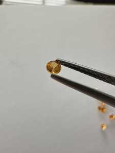 Zafiro Amarillo Dorado Natural, Corte Brillante Redondo, Gema Suelta de Madagascar, Calidad Premium para Joyería - Product Image 3