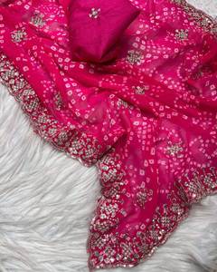 Sari de Georgette Premium Estampado con Bordado Intrincado y Blusa de Seda Mono Bordada sin Coser de Diseño Exclusivo - Product Image 2