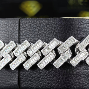 Pulsera de eslabones cubanos con moissanita de corte baguette y redondo en plata 925 - Product Image 1